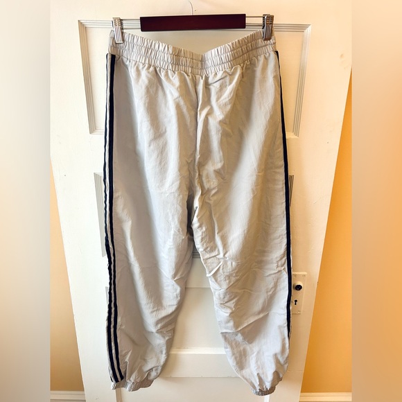 Adidas joggers with navy stripes - Picture 5 of 7